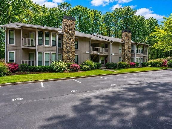 2nd image of 3843 Woodridge Way
