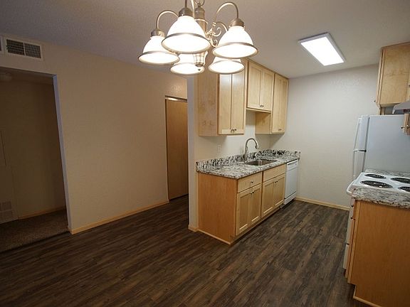 5th image of 1260 Larpenteur Ave W #104