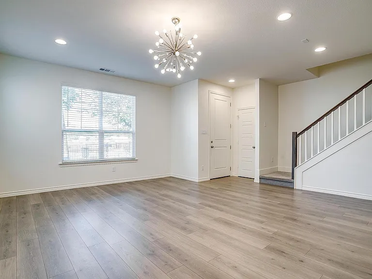 211 Athenia Dr — Photo 8