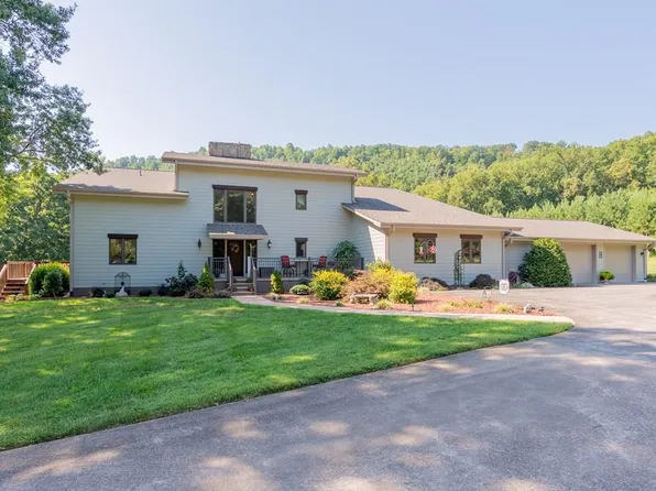 210 Dallas Lyon Ln, Stuart, VA 24171