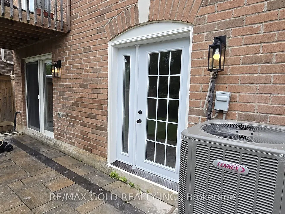 1226 Duignan Cres