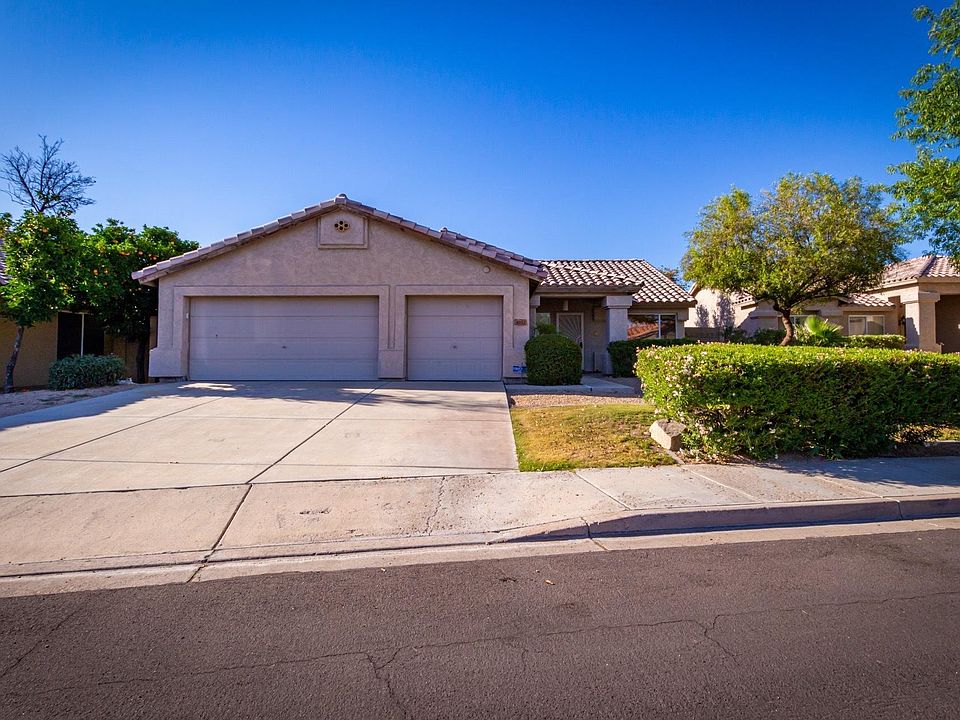 1st image of 8724 W Paradise Ln