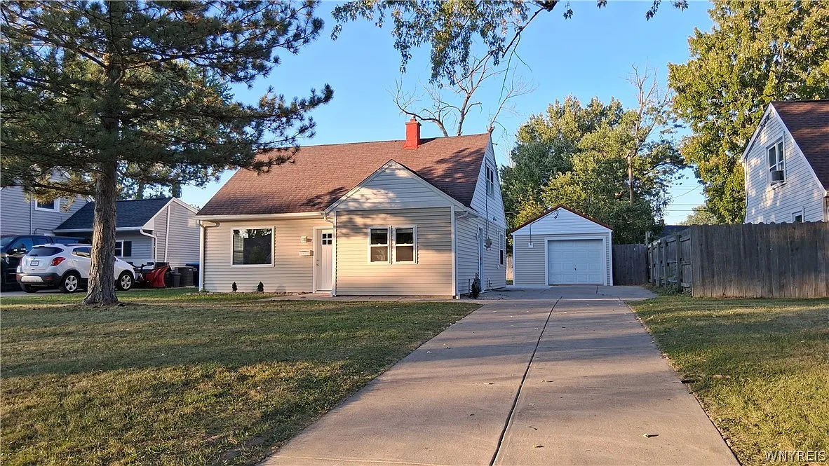 3 bed, 1.0 bath, 1297 sqft, $2,500 — Photo 2