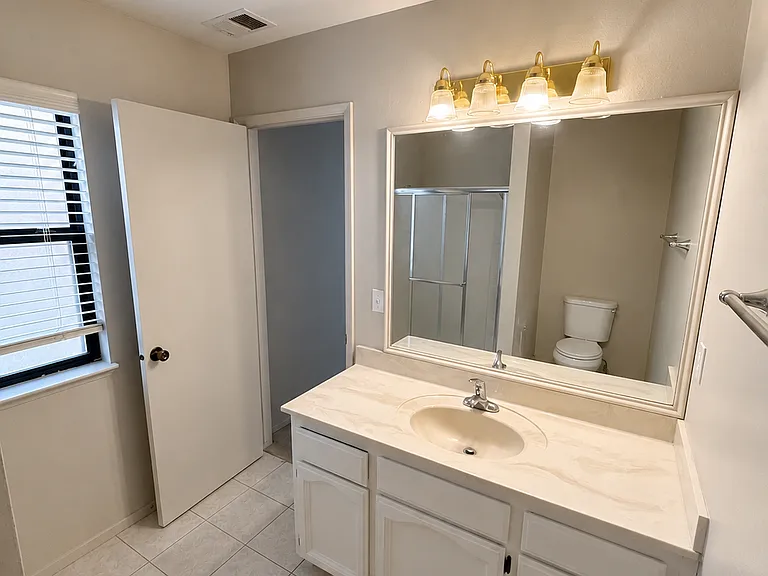 4918 W Chestnut Ave — Photo 10
