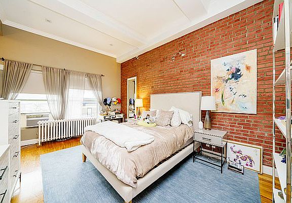 5th image of 30 Christopher St #C