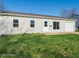 218 Mayfield Dr, Streamwood, IL 60107