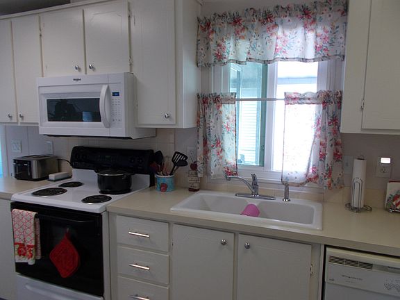 3rd image of 245 Kiwi Dr