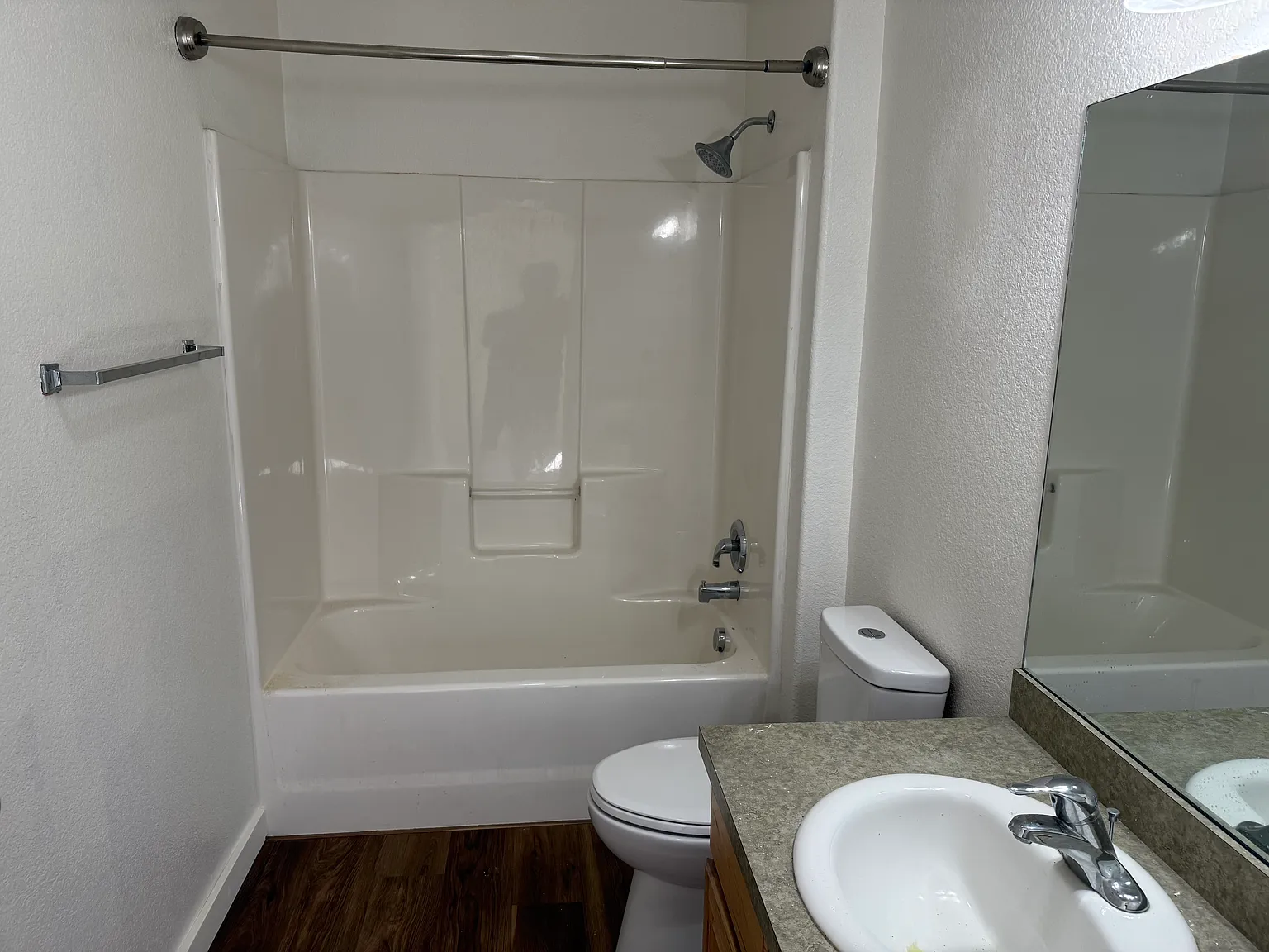 3 bed, 1040 sqft, $1,950 — Photo 3