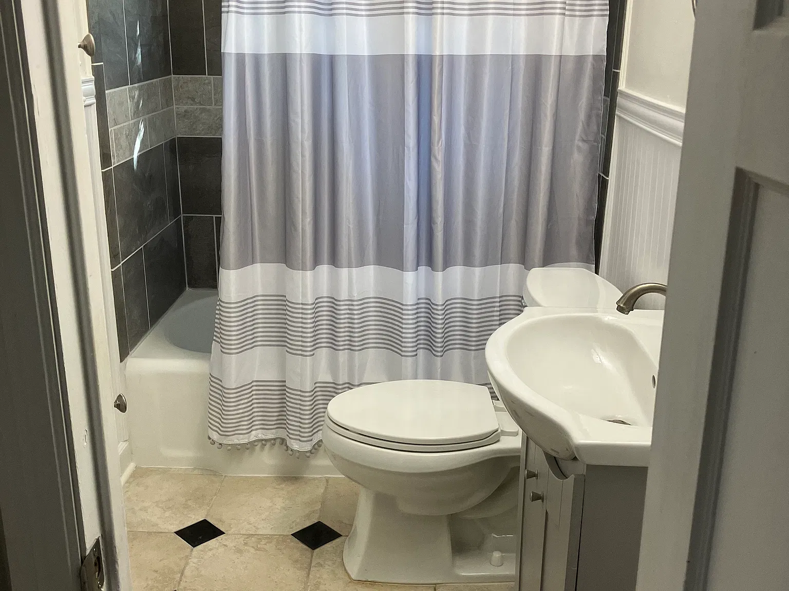 3 bed, 1.5 bath, 1400 sqft, $2,150 — Photo 4