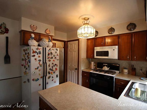 5th image of 2747 Lincoln Ave NW