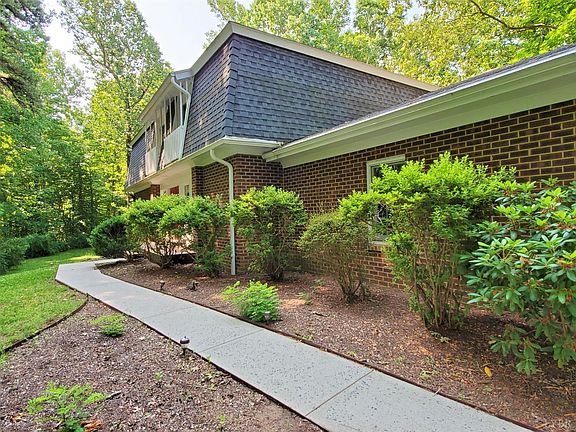 5th image of 205 Ivy Dr