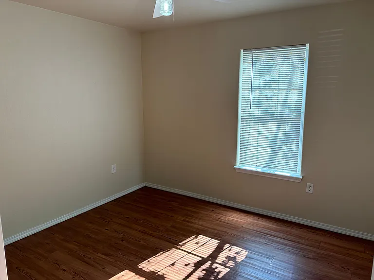 129 E Ella St #129 — Photo 9