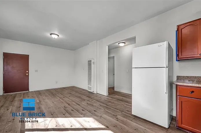 8316 S San Pedro St — Photo 10