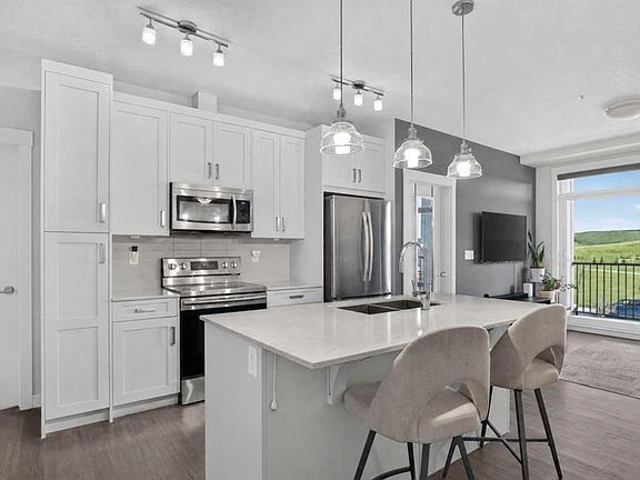 2nd image of 10 S Walgrove Walk SE #217