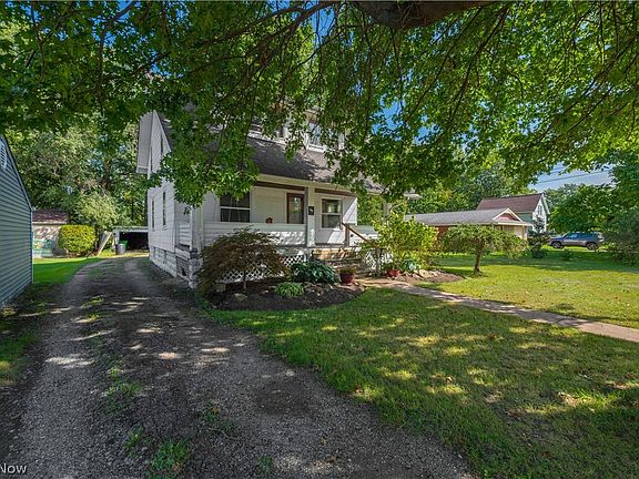 3rd image of 285 Waverly St