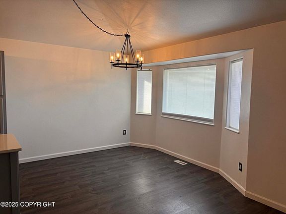 3rd image of 5971 Ridgelake Cir