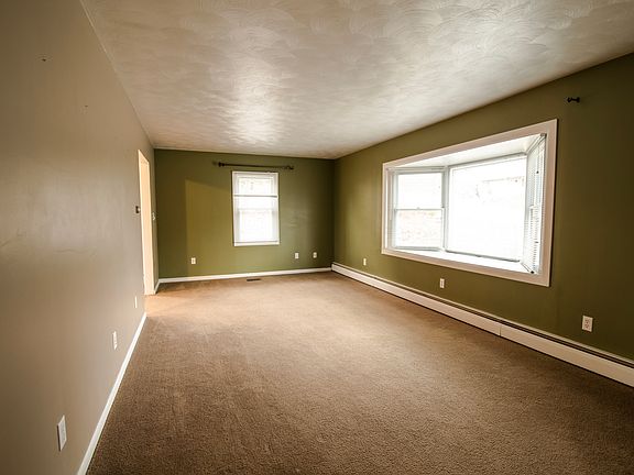 4th image of 323 Furey St