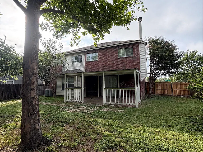 305 Stone Park — Photo 21