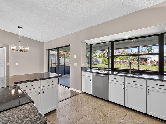4th image of 2649 SE Grand Drive