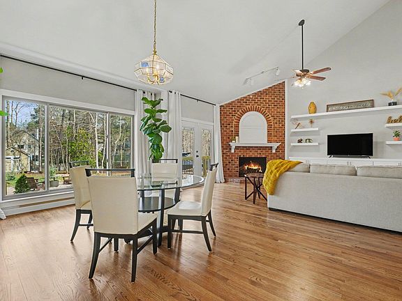 3rd image of 4517 Grayling Dr