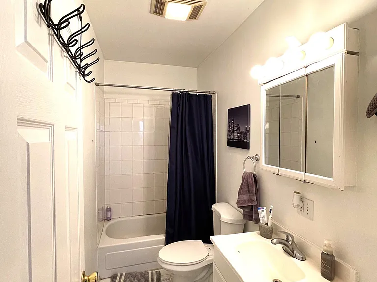 744 N Wolcott Ave #2F — Photo 17