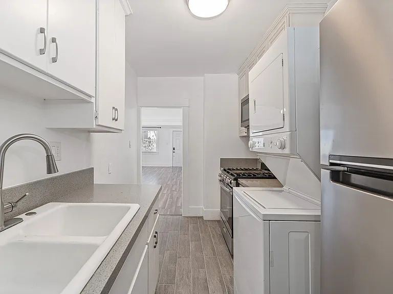 1033 E 2nd St #1033 — Photo 6