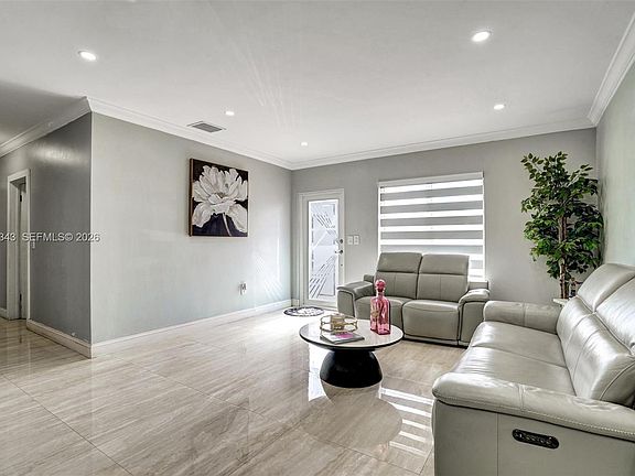 5th image of 631 E 53rd St