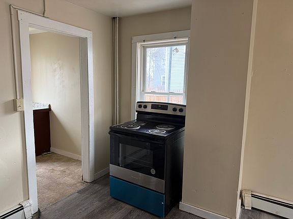 2nd image of 13 Moores Ct Unit 1