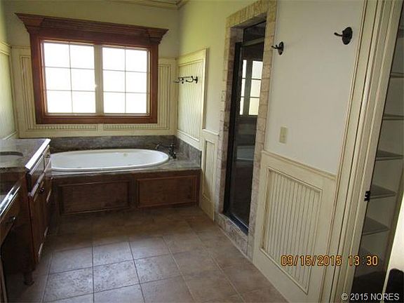 4th image of 236 Williamsburg St