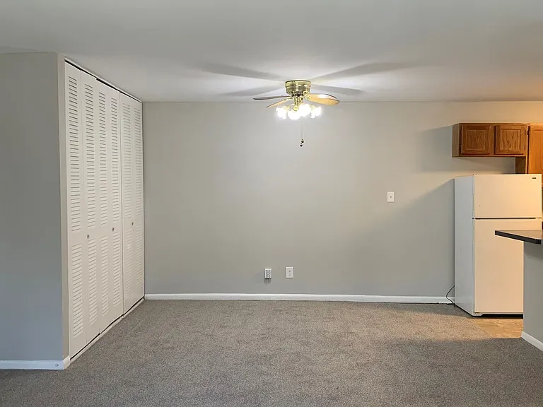 Garden Pointe Apartments — Photo 32