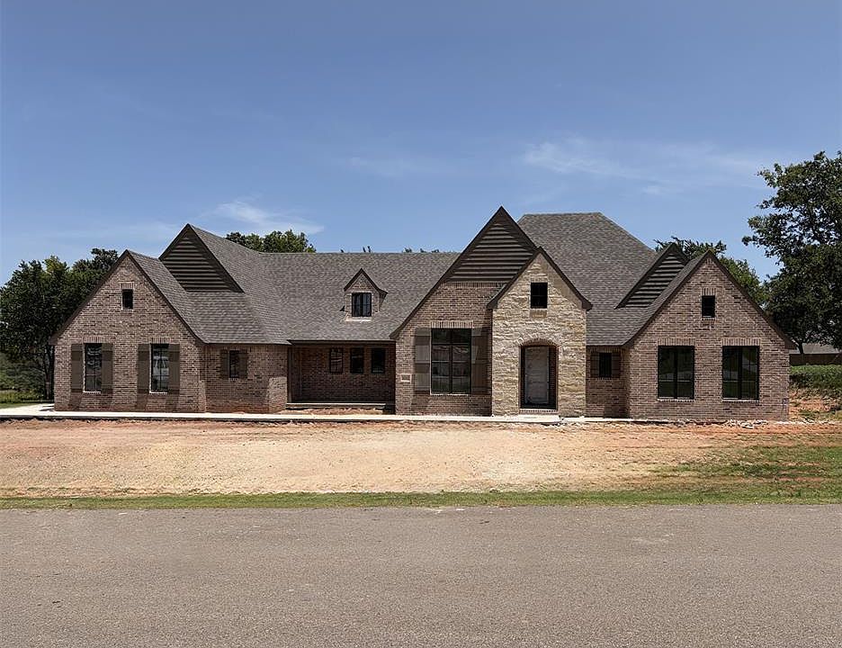1st image of 1112 Lucas Cir