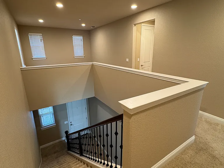 553 Addison Ct — Photo 9