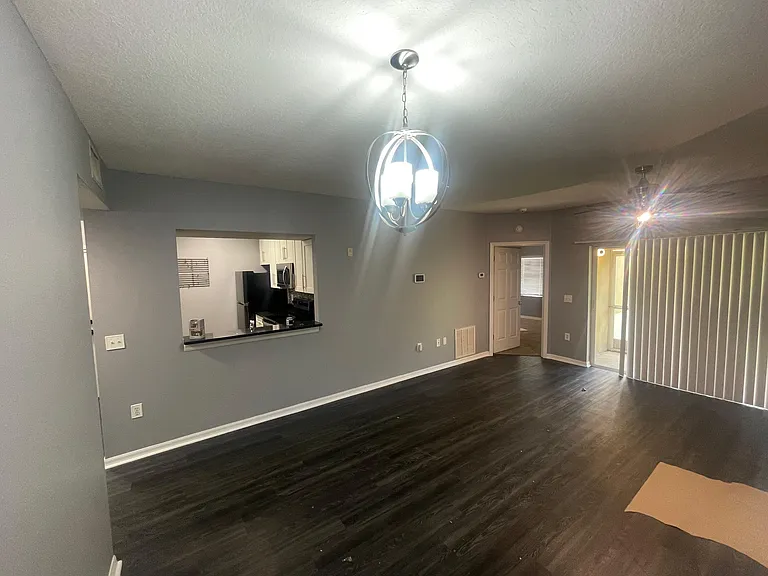 6413 Hollydale Pl #102 — Photo 3