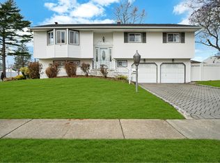 1680 Fairfax Ave, West Islip, NY 11795