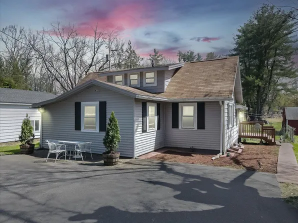 813 Stokes Mill Rd, Stroudsburg, PA 18360