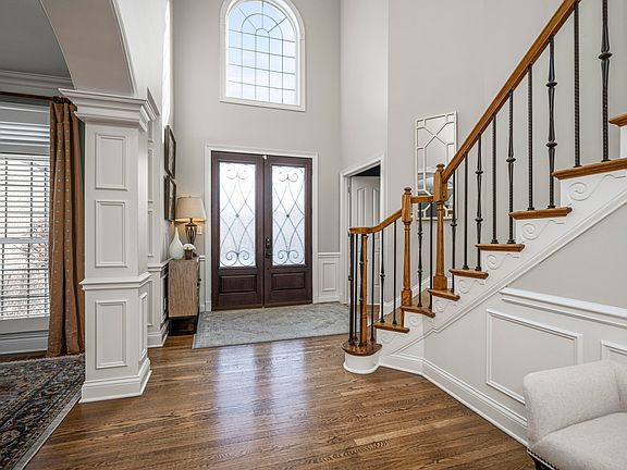 3rd image of 2204 Savannah Ln