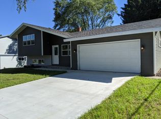 219 Summit Dr, Fredonia, WI 53021