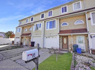 85 Francesca Ln, Staten Island, NY 10303