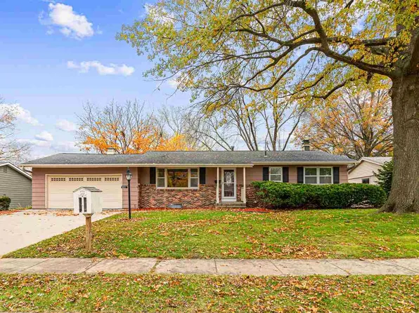 3011 Pinecrest Rd, Iowa City, IA 52245