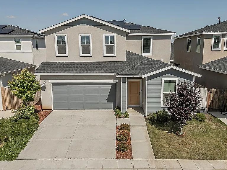 2844 N Vahe — Photo 1