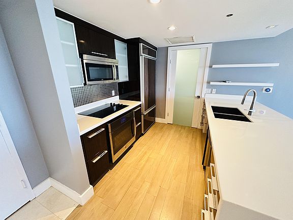 2nd image of 50 Biscayne Blvd #50-2108-2108HOA