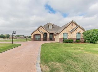 101 Thorobred Ct, Azle, TX 76020