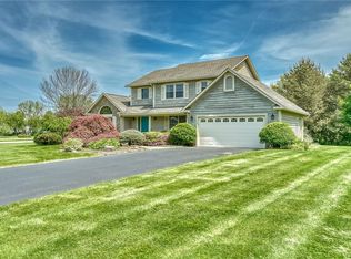 245 Hartsville Ln, Webster, NY 14580