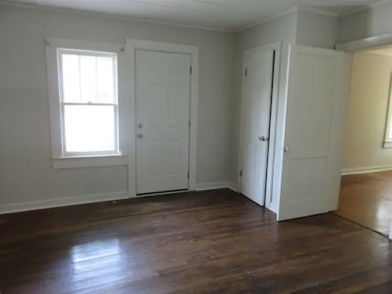 223 Sampson Ave — Photo 7