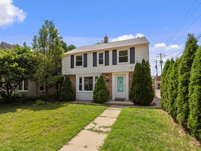 5577 N Kent Ave — Photo 1