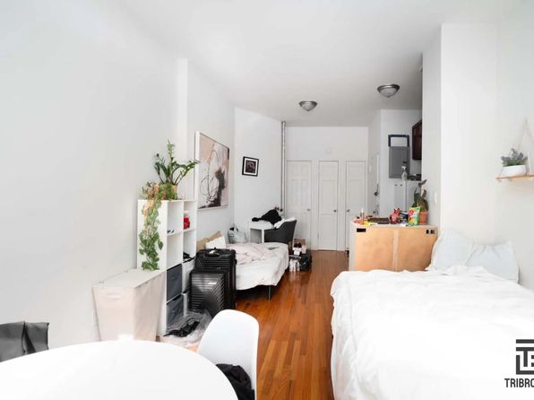 238 W 72nd St #4R