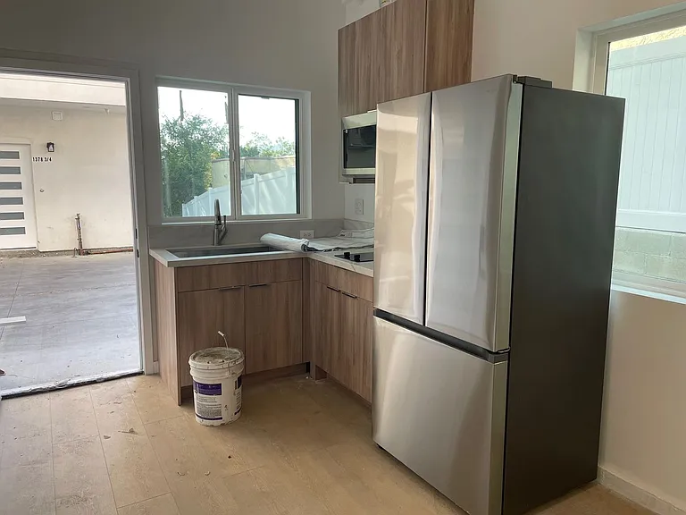 1376 Edgecliffe Dr — Photo 20