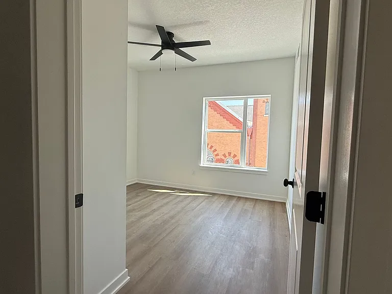 110 N Delaware Ave — Photo 91