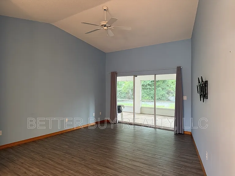 81 Boston Ln — Photo 6