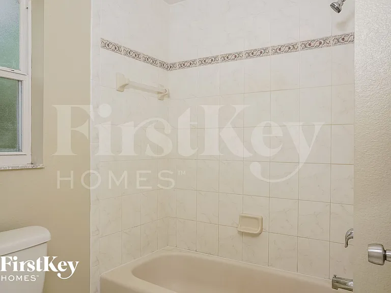 2476 Parrot St — Photo 14